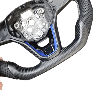 Volant pour VW Golf MK8 GTI R-Line avec fonction de chauffage personnalisée en cuir/fibre de carbone et assemblage - Product Image 3