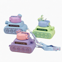 Bouteille d'eau en plastique réutilisable sans BPA pour enfants, grande capacité 800 ml, en forme de char de dessin animé, avec paille