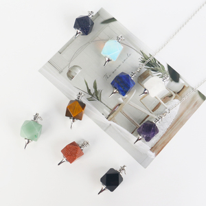 Vente en gros de nouveaux pendentifs en cristal, pierres semi-précieuses naturelles polies, pendentif polyèdre en cristal pour la décoration - Product Image 4