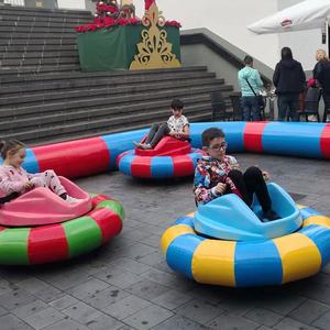 Auto de Choque Eléctrico Inflable para Niños QIQU con Luces LED, Control Remoto, Música y Giro de 360 Grados - Product Image 1