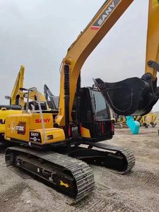 Pelle sur chenilles SANY SY 135C d'occasion Modèle 2023 Moteur et pompe Isuzu Poids en ordre de marche de 13500kg Bonne condition - Product Image 3