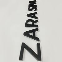 Panneau d'affichage extérieur en métal noir blanc rouge personnalisable conçoit la forme du cadre en acrylique pour la signalisation publicitaire de magasin