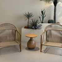 Fauteuil d'extérieur moderne avec dossier tressé et coussins, chaise de jardin pour terrasse et hôtel