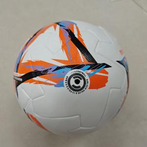 Palloni da Calcio Professionali Italiani Taglia 345 per Uso Ufficiale nelle Competizioni, Senza Cuciture, con Tecnologia Hot Stick e Lavorazione Artigianale - Product Image 6