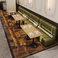 Canapé modulaire sur mesure pour restaurant, banquette murale longue avec fauteuils en cuir beige, solution clé en main pour salle à manger, tables et chaises