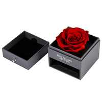 Roses éternelles pour la Saint-Valentin, roses conservées dans une boîte en acrylique, roses conservées avec un collier « Je t'aime » en cadeau