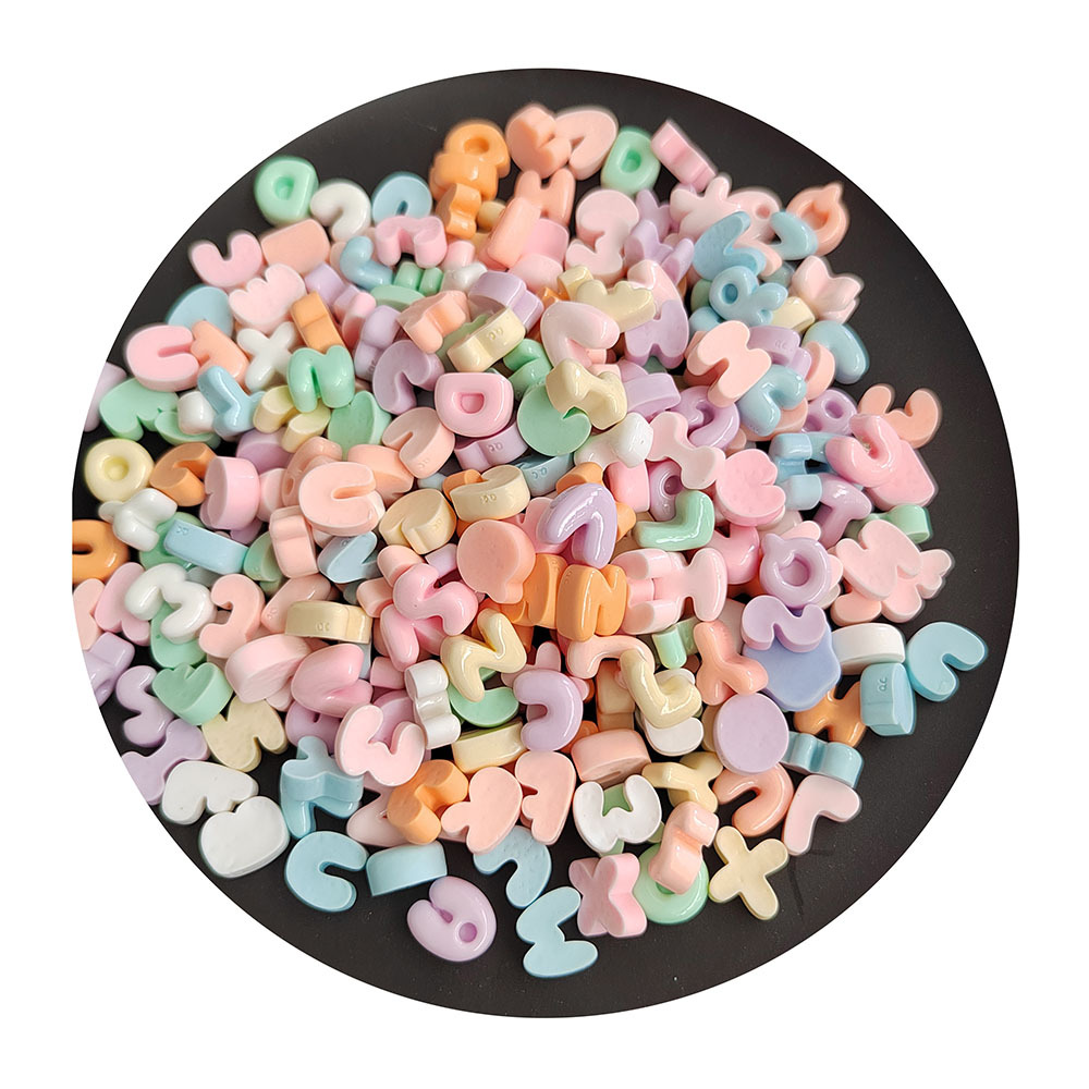 KitBeads 100 Stück Braune Buchstaben-Cabochons | Harz, Flache Rückseite, Für DIY & Deko