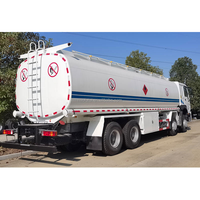 Camion-citerne Sinotruk Howo NX 8x4 12 roues pour distribution de carburant, citerne en acier au carbone, camion-citerne mobile pour distribution d'huile en carrière