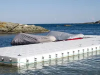 Bloques de muelle flotante de sistema de pontones de enclavamiento rotomoldeados de HDPE para puertos deportivos costeros y orillas de lagos privados con pistones