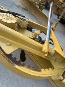 Motoniveladora CAT 140K Usada, Motor Original, Cabina Cerrada, con Ripper Trasero, Buen Estado de Funcionamiento, para Nivelación de Carreteras y Construcción - Product Image 3