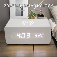 Vente en gros en usine Réveil en bois à commande vocale intelligente LED Affichage de la température Mouvement électronique pour le bureau du salon