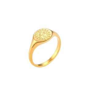 Anillo de Sello Vintage con Símbolo Solar Grabado, Chapado en Oro PVD de 18K, Hipoalergénico, de Acero Inoxidable, Apilable, Decorativo - Product Image 1