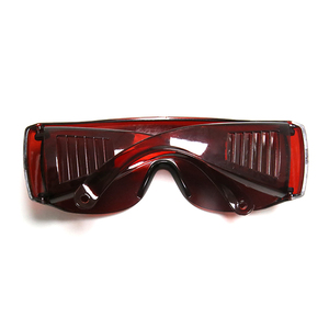 <span class=keywords><strong>Lunettes</strong></span> de thérapie professionnelles rouges UV400 bloquant la lumière LED pour le blanchiment des dents, le jeu, le travail industriel, la protection solaire extérieure et les activités aquatiques - Product Image 5