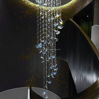 Lustre décoratif LED en forme de papillon, élégant et moderne, pour hall d'hôtel, escalier, éclairage suspendu personnalisé en acrylique