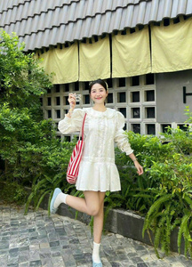 Vestido Babydoll Blanco con Encaje, Pliegues Delanteros, Cintura Imperio, Casual, Femenino, de Poliéster, OEM - Product Image 5