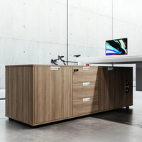 Bureau de direction moderne en bois, réglable, écologique, durable, avec des caractéristiques personnalisables, tailles personnalisables, applications polyvalentes pour le bureau