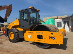 Sturdy <b>Used</b> XS203J Vibratory Compactor, 20Ton Single Drum <b>Roller</b> for <b>Road</b> Building Projects - Product Image 3