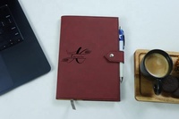 Carnet en similicuir gravé avec initiales personnalisées, élégant journal monogrammé avec fermoir, cadeau personnalisé pour le nouveau poste de travail