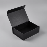 Boîte en carton rigide recyclable, élégante, en carton blanc, avec gaufrage UV, fermeture magnétique, rabat pliable, logo personnalisé, boîte en papier pliable