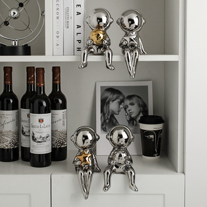 Décoration de meuble TV Behanmei, astronaute créatif, en porcelaine blanche plaquée argent, artisanat de luxe léger pour salon - Product Image 4
