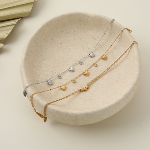 Braccialetto Trendy con Ciondolo a Cuore in Acciaio Inossidabile Placcato Oro Vero, Bracciali con Zirconi Rotondi e Pendenti a Stella e Cuore per Donne e Ragazze - Product Image 4