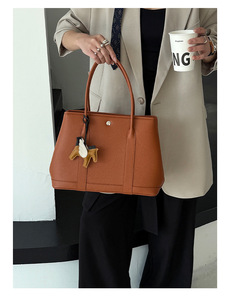 Bolso de Jardín 2026, Nuevo Bolso Tote de Gran Capacidad para Mujer, Bolso de Hombro con Cierre de Botón, Costuras de PU, Little Pegasus - Product Image 5