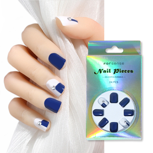 Faux ongles <span class=keywords><strong>bleu</strong></span> foncé de luxe en gros Fournisseurs de faux ongles à presser au design personnalisé simple et élégant Pointes d'ongles courtes carrées blanc lait - Product Image 4