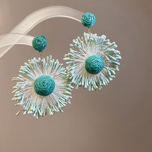 Boucles d'oreilles pendantes en tissu motif fleur Aiguille d'Argent, style Mori, fraîches et douces, pour femme, idéales pour l'été et les vacances en bord de mer, vente en gros Yiwu - Product Image 6