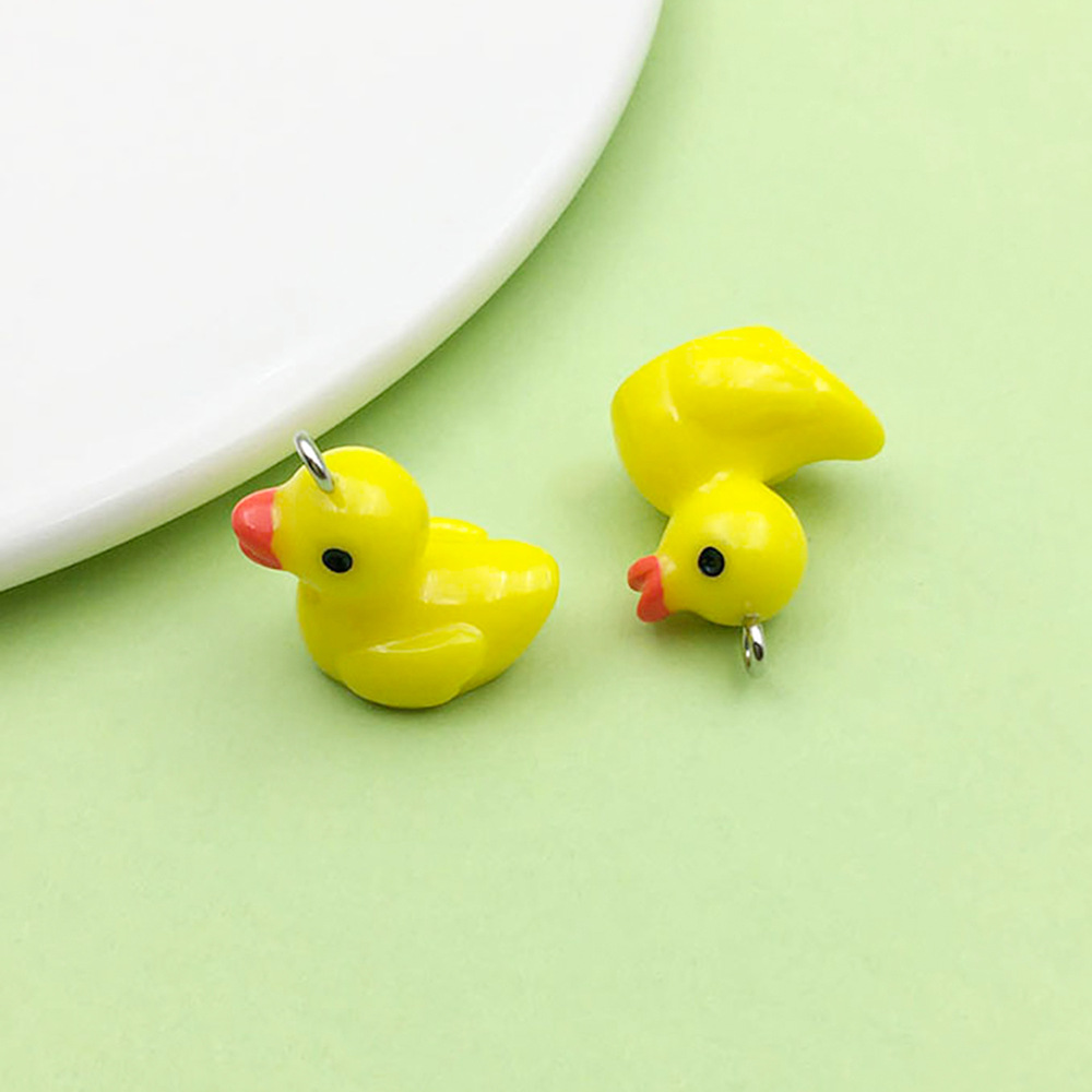 Un patito de resina amarillo, 17*19 mm, 1,9 g, 17217 g.