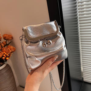 Bolso de Mano Mini de Diseño Personalizado, Lujoso, Suave, Color Negro Plateado, de Alta Calidad, de Cuero, con Cadena Cruzada para Mujer - Product Image 5