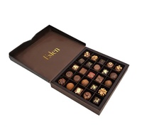 Boîte cadeau rectangulaire en papier coloré artisanal de luxe pour l'emballage de chocolats et de bonbons