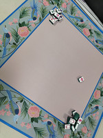 Tapis de Mahjong Minimaliste Antidérapant Résistant à l'Usure avec Motif Floral Oiseaux Bleus et Roses et Bords Surfilés – Stock Usine