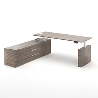 Bureau de direction en forme de L réglable en hauteur électriquement avec pieds en acier inoxydable, bureau assis-debout pour manager PDG