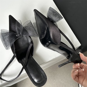 Chaussures de mariage à talons hauts blanches tendance 2025 pour femmes, sandales à bride cheville avec nœud en maille, style montant pour l'été - Product Image 6