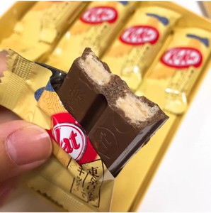 <span class=keywords><strong>Kitkat</strong></span> Biscuit Matcha Chocolat Noir Sandwich Stick avec Enrobage Croustillant au Goût de Requin Importé du Japon - Product Image 3