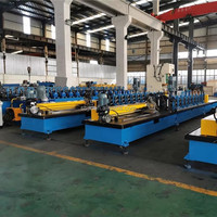 Machine de profilage de sections de plafond en tuiles vernissées à grande vitesse 60 m/min avec découpe hydraulique, moteur et boîte de vitesses contrôlés par PLC