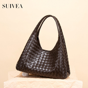 Venta Directa de Fábrica: Bolsos de mano con relieve estilo vintage, bolsos de hombro suaves y cómodos, y bolsos tipo cubo informales. - Product Image 3