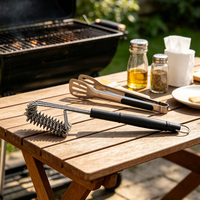 Brosse de nettoyage de barbecue robuste 3-en-1 avec grattoir et poils en acier, manche long de 43,5 cm pour grilles à gaz et à charbon de bois