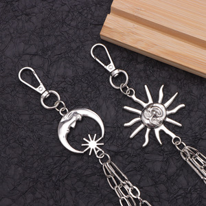 Cadena de cintura de varias capas con diseño de sol y luna, estilo tibetano, plateada, estilo hip hop, para uso diario. - Product Image 4