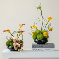 Licht-luxe eettafel Bloemstuk Calla Lelie Orchidee Paardenbloem Kunstbloemen Keramiek Materiaal Moderne kunststijl