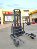 Nouveau transpalette électrique tout-terrain - Utilisation en restaurant, ateliers d'impression, commerce de détail - Capacité de charge de 2000 kg - Hauteur de levage de 3000 mm - Transpalette à conducteur marchant