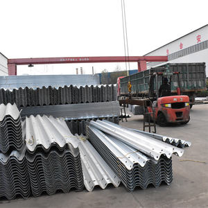 Barrières <span class=keywords><strong>de</strong></span> sécurité routière en acier galvanisé à trois poutres, barrières <span class=keywords><strong>de</strong></span> circulation à trois vagues avec poteaux pour la sécurité extérieure des voies <span class=keywords><strong>de</strong></span> circulation - Product Image 6