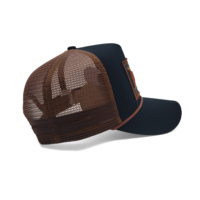 Casquette de camionneur Logo brodé Impression à bord personnalisée Haute qualité 5 panneaux Deux tons Casquette de camionneur à pression Casquette de camionneur à rayures latérales