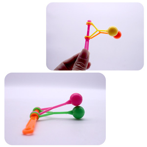 Gran oferta, Bola de doble toque Mini, agitador de mano de plástico colorido para niños, juguete pequeño de plástico - Product Image 4