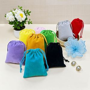 Pochette en velours flanelle personnalisée de luxe avec cordon de serrage pour parfum, huiles essentielles, mascara, emballage de bijoux avec logo personnalisé - Product Image 3