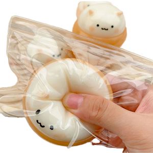 Nouveau jouet anti-stress en TPR en forme de petit hamster couleur marron de 7,5 cm, adorable cadeau pour enfants et adultes, portable pour se détendre pendant des années - Product Image 2