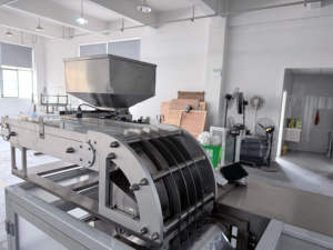 <span class=keywords><strong>Machine</strong></span> <span class=keywords><strong>d</strong></span>'emballage automatique de granulés effervescents en feuille <span class=keywords><strong>d</strong></span>'aluminium, <span class=keywords><strong>machine</strong></span> <span class=keywords><strong>d</strong></span>'emballage de bonbons effervescents lavables - Product Image 4
