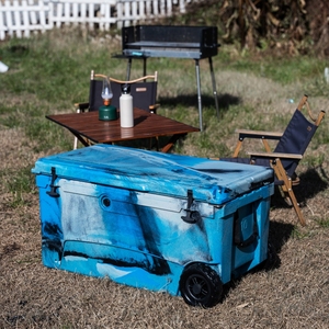 KUER Rotomolded <span class=keywords><strong>Iceman</strong></span> Cooler Outdoor Beer Cooler Box avec roues LLDPE Camouflage Cooler Box Outdoor Travel - Product Image 3