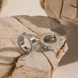 Pendientes Geométricos Redondos <span class=keywords><strong>de</strong></span> Acero Inoxidable con Baño <span class=keywords><strong>de</strong></span> Oro <span class=keywords><strong>de</strong></span> 18K, Diseño Minimalista y Único para Mujer, Elegantes, Modernos y <span class=keywords><strong>de</strong></span> Primera Calidad para Uso Diario - Product Image 5