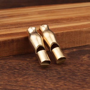 1 pièce Sifflet en laiton porte-clés, petit pendentif ornemental pour bouteille d'eau - Product Image 3